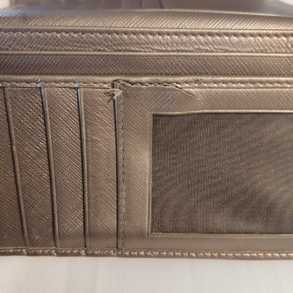 Salvator Ferragamo Gold Continental Wallet - Picture 7 of 7